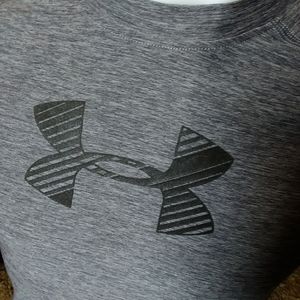 Under Armour youth medium fitted tee ,grey, nice.